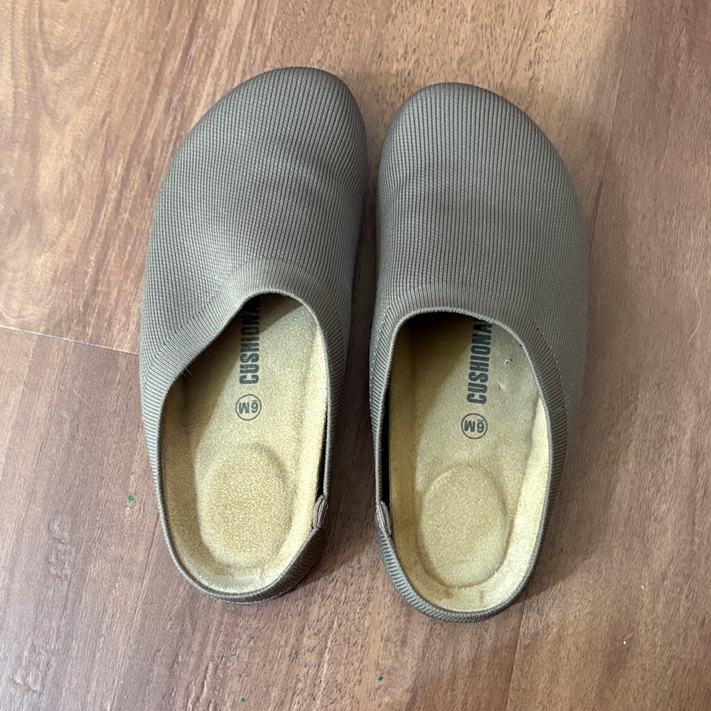 Casual Slip-On Women’s Clog in Brown - Cushioned Insole